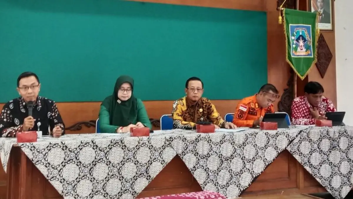 SIAGA: Perwakilan organisasi perangkat daerah Pemkab Sleman saat menjelaskan terkait ancaman musim kemarau Selasa (11/8).&nbsp;(Delima Purnamasari/Radar Jogja)