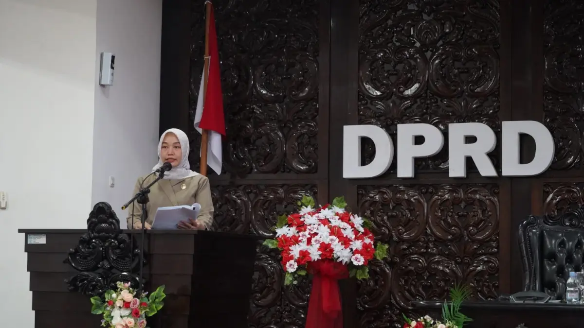 Juru Bicara Pansus I DPRD Kebumen Krismawati menyampaikan laporan pansus rancangan peraturan daerah (raperda) ekonomi kreatif pada rapat paripurna. (Dokumentasi DPRD Kebumen)