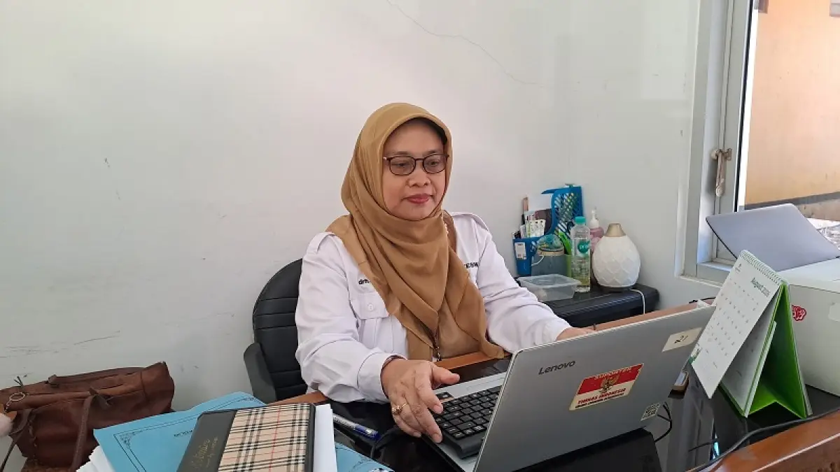Kepala Bidang Kesehatan Hewan Gunungkidul Retno Widyastuti menjelaskan perkembangan vaksinasi PMK di Gunungkidul, Rabu (12/8/2026). Dzika&nbsp;Fajar/Radar Jogja