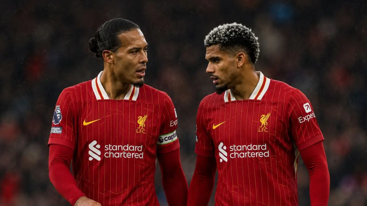  Ronald Araujo dan Virgil van Dijk akan menjadi benteng pertahan Liverpool di musim ini. (AI)