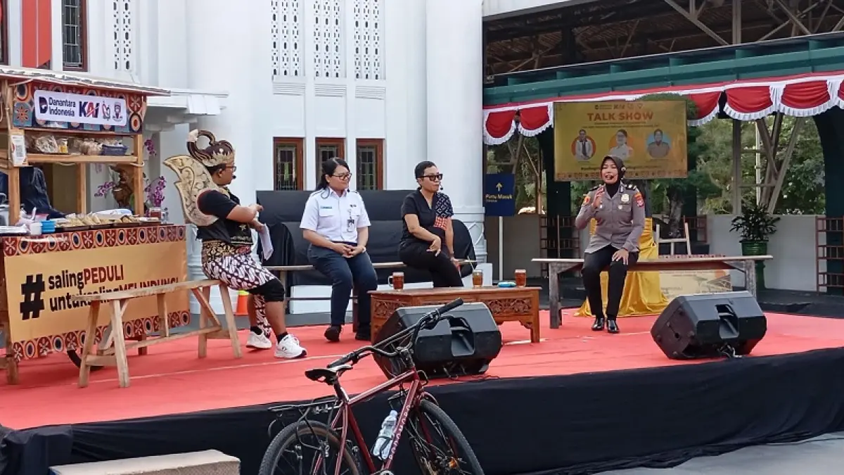 CEGAH PELECEHAN SEKSUAL: Diskusi dan Sosialisasi Keamanan Perjalanan KA dan Anti Kekerasan Seksual yang diselenggarakan di Stasiun Tugu, Rabu (12/8/2026). Dalam kegiatan tersebut juga dilaksanakan penandatanganan petisi anti pelecehan seksual di lingkungan kereta api. IWAN NURWANTO/RADAR JOGJA

&nbsp;