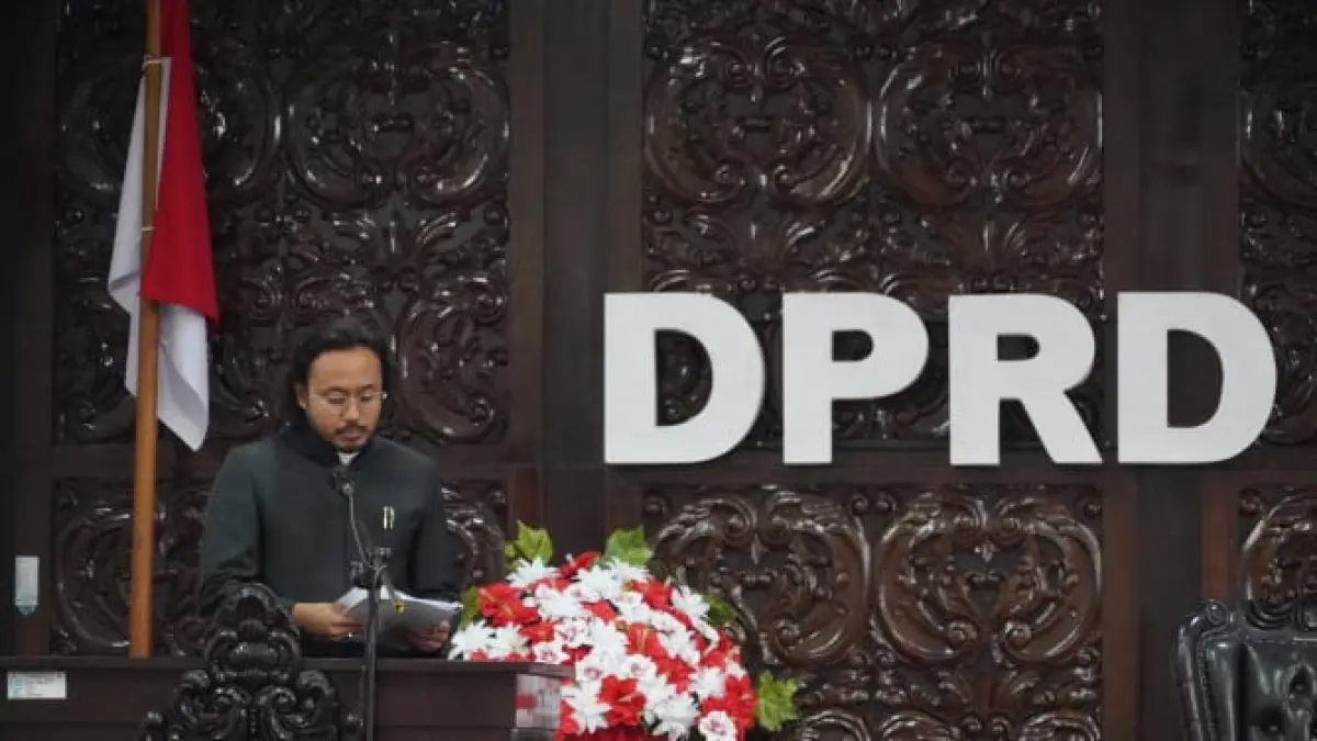 Ketua Badan Pembentukan Perda (Bapem Perda) DPRD Kebumen M Fauhan Fawaqi menyampaikan Rancangan Peraturan Daerah (Raperda) yang diusulkan legislatif pada Rapat Paripurna Ke-159 Masa Persidangan I Tahun&nbsp;2026/2027, Kamis (3/8). (Dokumentasi DPRD Kebumen)