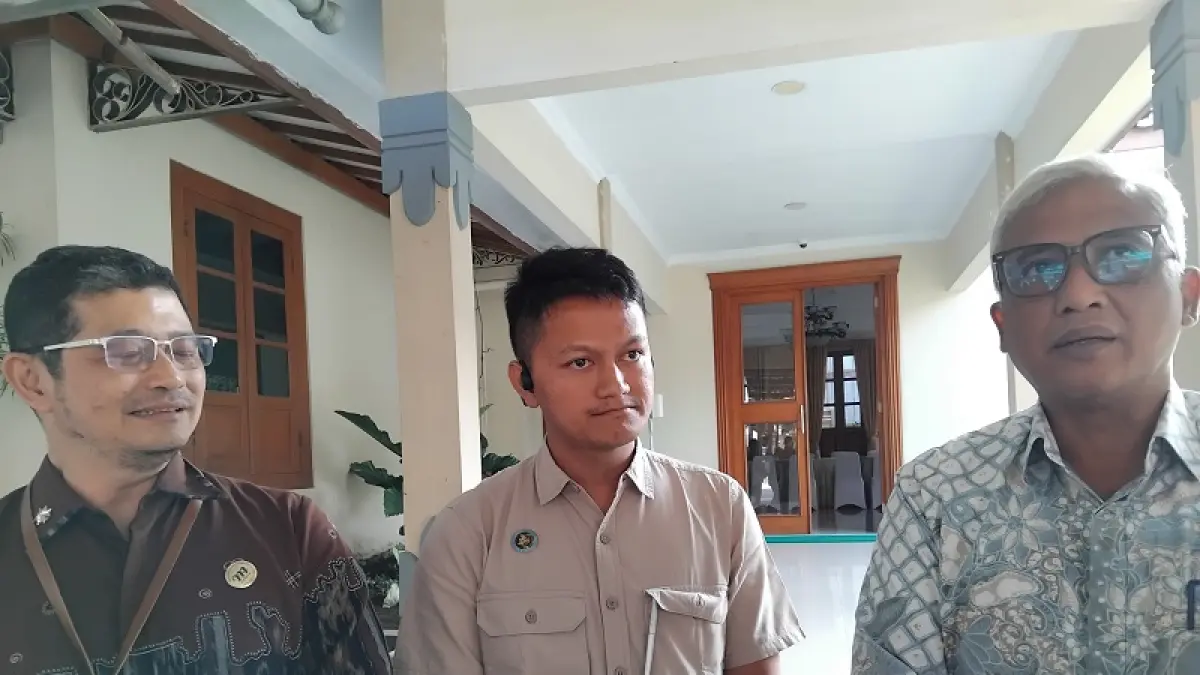 Koordinator Regional BGN Wilayah DIY Wirandita Gagat Widyatmoko dan Kepala Dinas Kesehatan (Dinkes) DIY Gregorius Anung Trihadi saat diwawancarai di Kompleks Kepatihan, Jogja, Kamis (13/8/2026). Rizky Wahyu/Radar Jogja&nbsp;