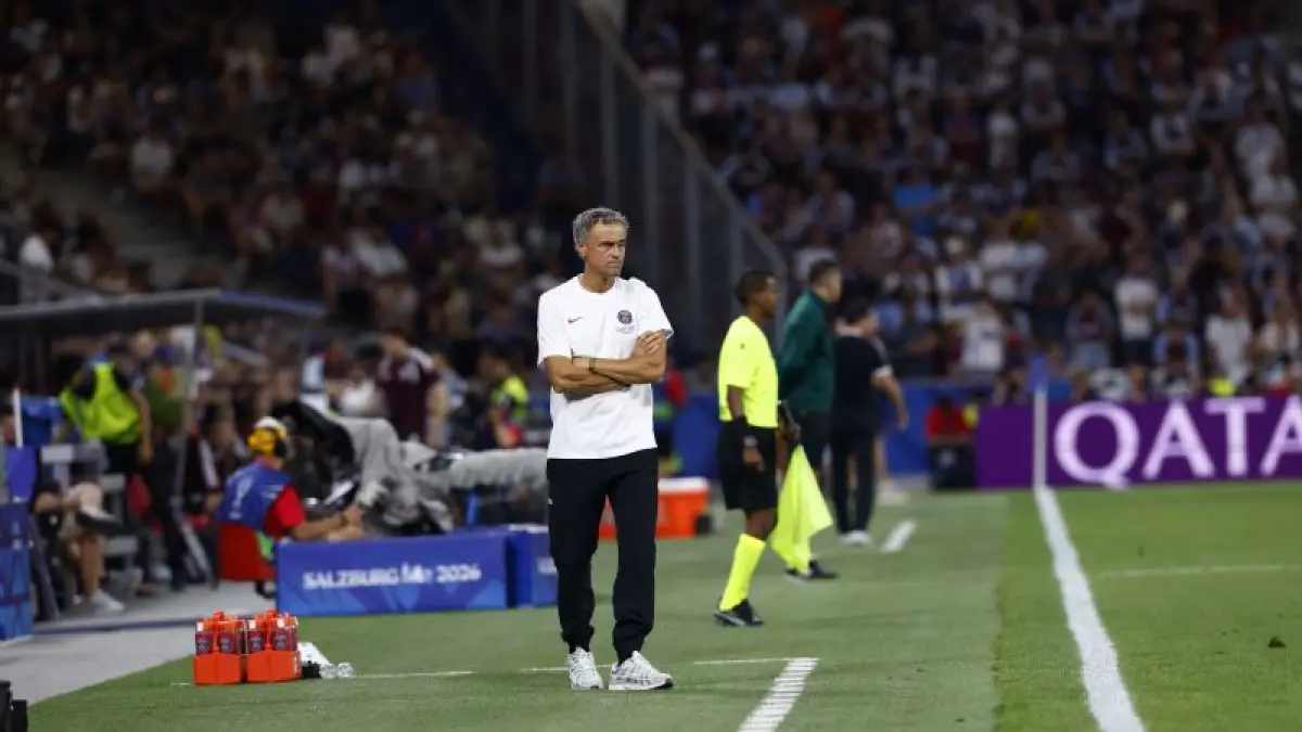 Manajer PSG, Luis Enrique dalam laga UEFA Super Cup melawan Aston Villa.