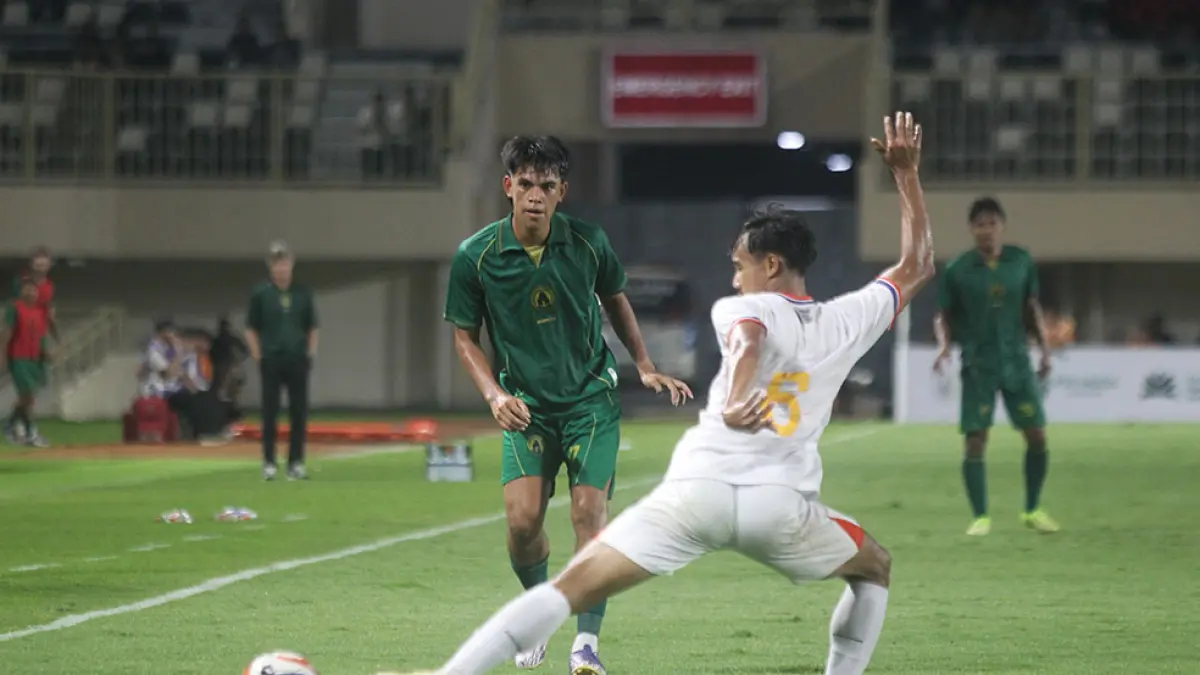 PERDANA: PSS saat uji coba melawan Kendal Tornado FC. Sabtu besok (15/8) PSS akan kembali uji tanding melawan Persita Tangerang. GUNTUR AGA TIRTANA/RADAR JOGJA
