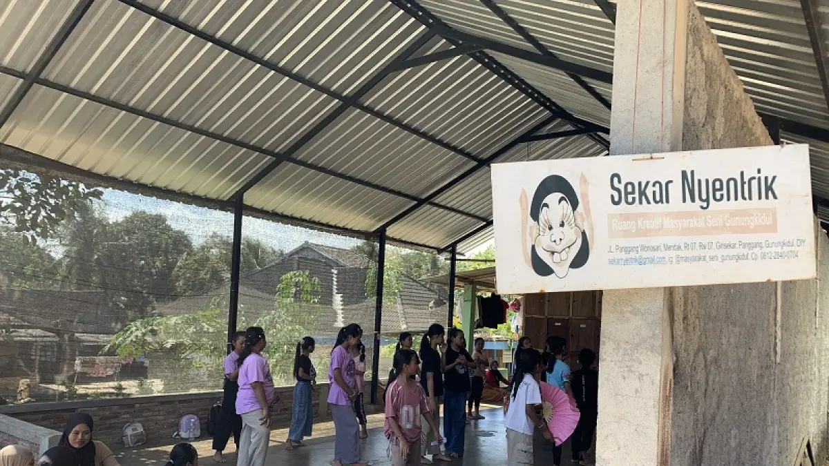 BERLATIH: Anak-anak mengikuti latihan tari di Sanggar Tari Sekar Nyentrik, Mendak, Girisekar, Kapanewon Panggang, Gunungkidul. Dzika&nbsp;Fajar/Radar Jogja