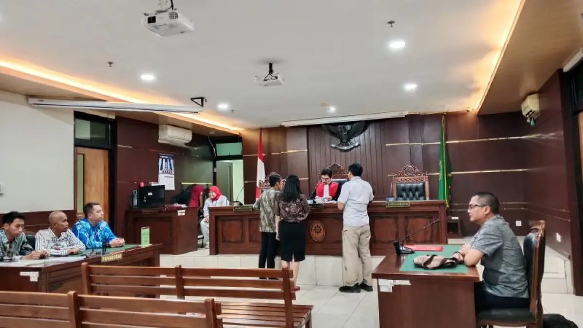 PERDANA: Sidang pertama praperadilan dengan termohon Lurah Condongcatur nonaktif Reno Candra Sangaji di Pengadilan Negeri Sleman Jumat (14/8).&nbsp;(Delima&nbsp;Purnamasari/Radar Jogja)