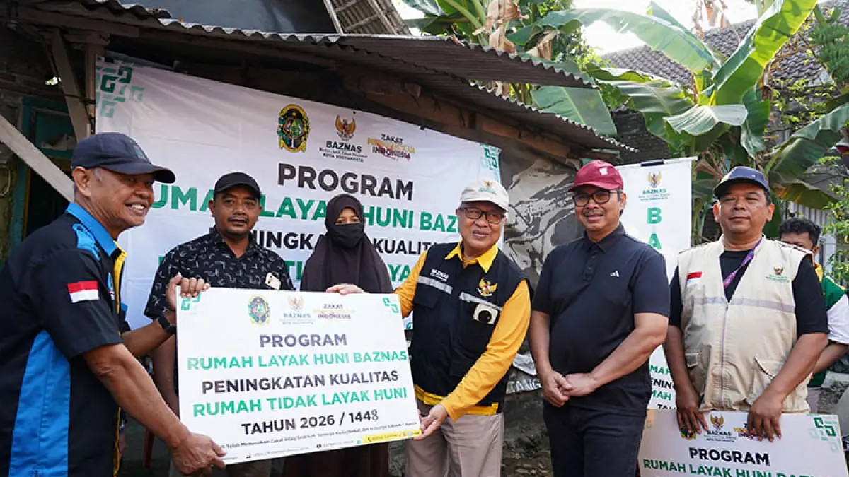 BERMANFAAT: Wali Kota Jogja Hasto Wardoyo saat meninjau salah satu rumah penerima manfaat, Minggu (16/8/2026).