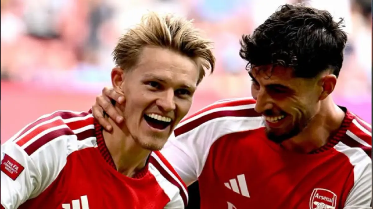 Martin Odegaard rayakan gol kemenangan Arsenal atas Manchester City di FA Community Shield bersama Kai Havertz