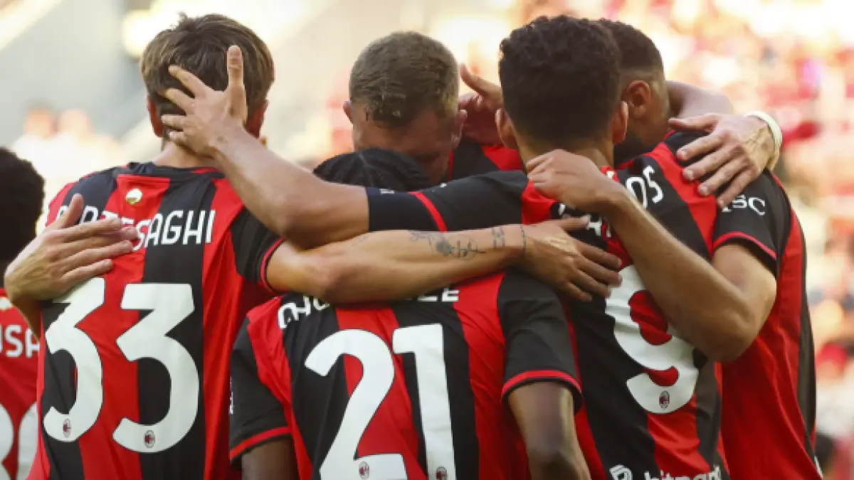 Para pemain AC Milan rayakan kemenangan atas Manchester United di pramusim.