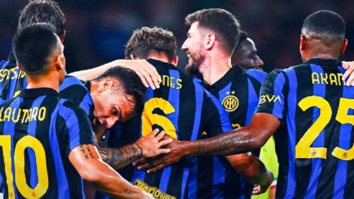 Para pemain Inter Milan rayakan gol kemenangan atas Real Betis di pramusim yang dicetak oleh John Stones.
