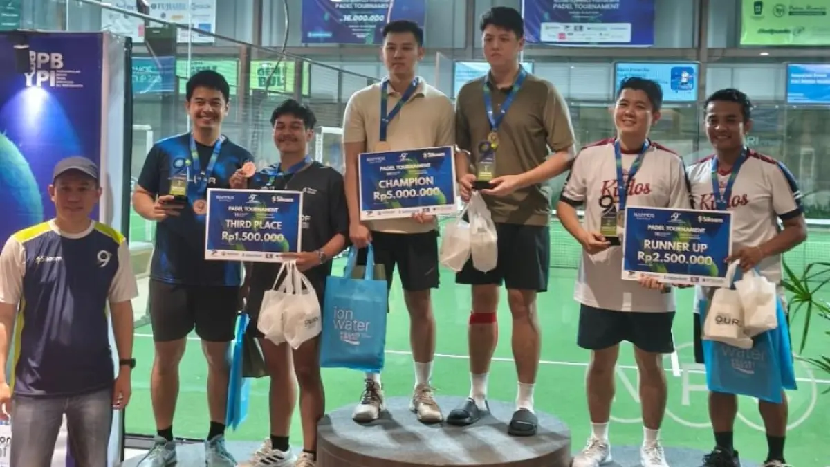 Para pemenang Turnamen Padel yang digelar Siloam Hospitals Yogyakarta dalam rangka&nbsp; Anniversary ke-9, di Nammos Padel Club, Minggu (16/8/2026).