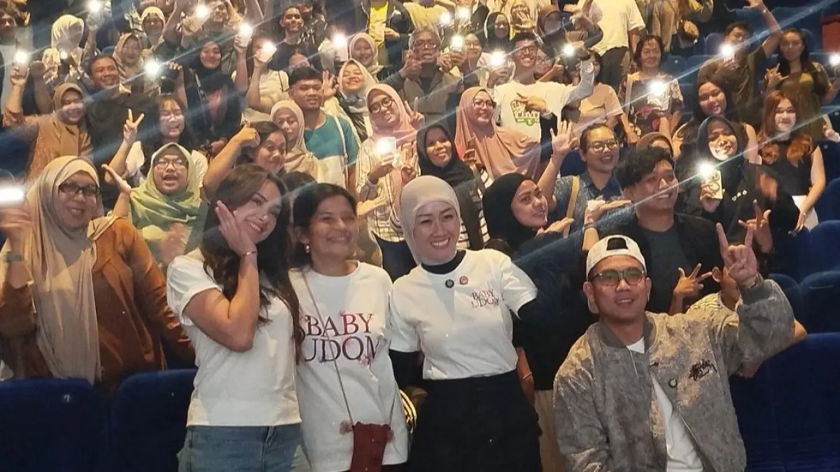 Caitlin Halderman, Vonny Anggraini, Fanny Kondoh, dan Denny Sumargo menyapa penonton Baby Udon di Ambarrukmo XXI Jogja, Senin 17 Agustus 2026.&nbsp;