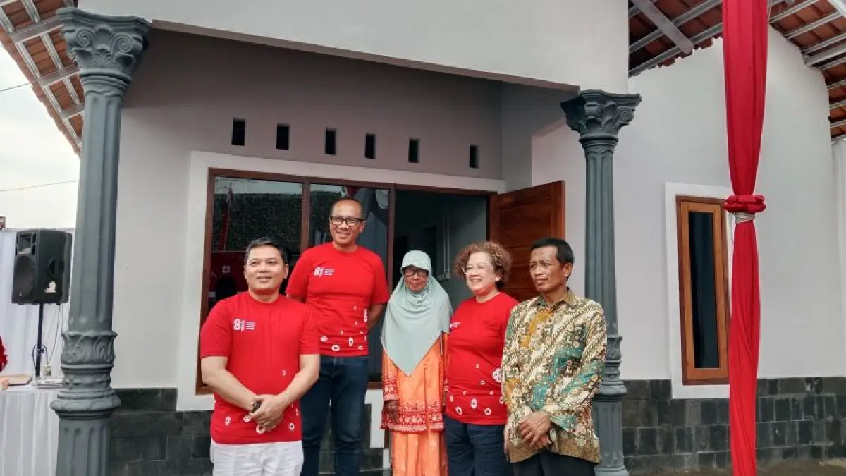 Penyerahan rumah Kroniah usai direnovasi, Senin (17/8). (Delima&nbsp;Purnamasari/Radar Jogja)
