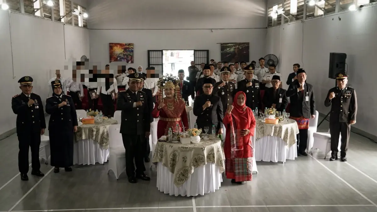 Warga binaan menerima Surat Keputusan (SK) Remisi dalam peringatan HUT ke-81 Kemerdekaan RI di Lapas Kelas IIB Wonosari, Gunungkidul, Senin (17/8/2026). (Dok. Pemkab Gunungkidul)