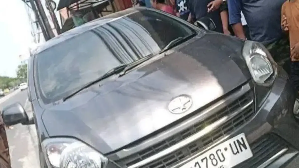 Mayat dalam mobil abu-abu di temukan di Ringroad Selatan, Kapanewon Kasihan, Bantul, Senin (17/8/2026). (Tribata.tv)
