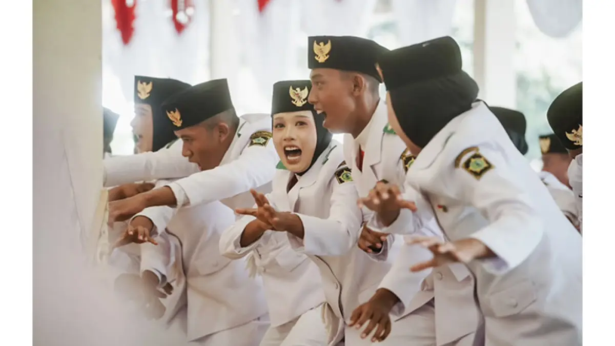 SEMANGAT: Para anggota Paskibraka sedang melakukan yel-yel di Bangsal Kepatihan. Gubernur HB X memberikan pesan khusus dan semangat kepada&nbsp; mereka. (Cintia Yuliani/Radar Jogja)