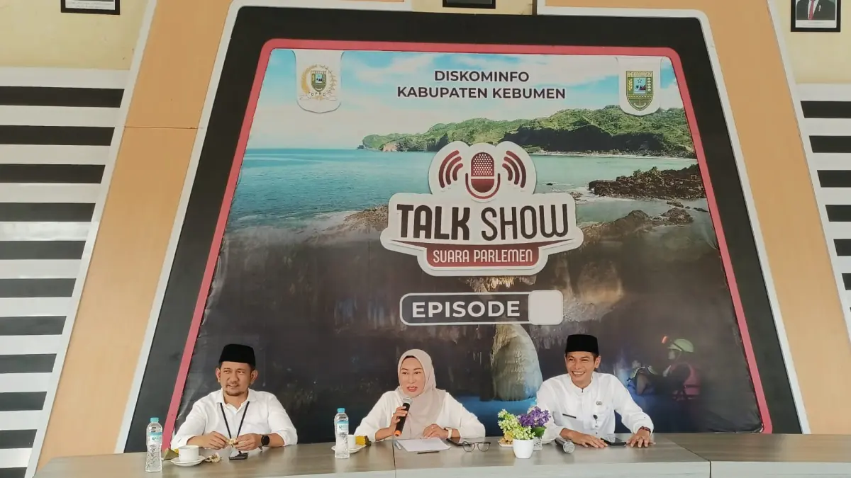 Kepala Dinas Komunikasi dan Informatika (Diskominfo) Kebumen Wahyu Siswanti memberikan penjelasan sekilas tentang rangkaian kegiatan pada peringatan Hari Jadi ke-397 Kabupaten Kebumen. (M Hafied/Radar Jogja)
