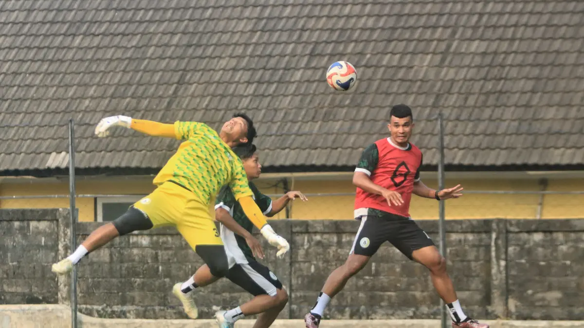Latihan PSS Sleman di Lapangan Pakembinangun