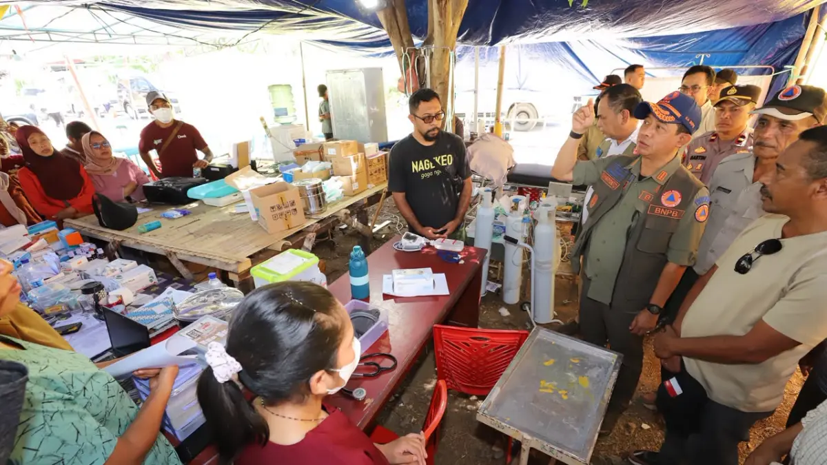Proses distribusi bantuan gempa magnitudo 7,7 di Flores, NTT. (Badan Komunikasi Kebencanaan)