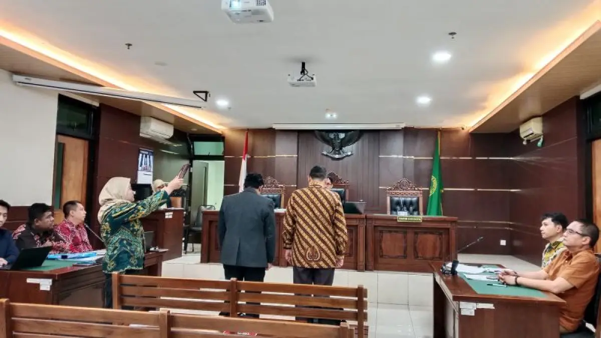 PROSES HUKUM: Saksi dari pemohon Reno Candra Sangaji saat diambil sumpah pada sidang praperadilan di Pengadilan Negeri Sleman Rabu (19/8).&nbsp;(Delima Purnamasari/Radar Jogja)