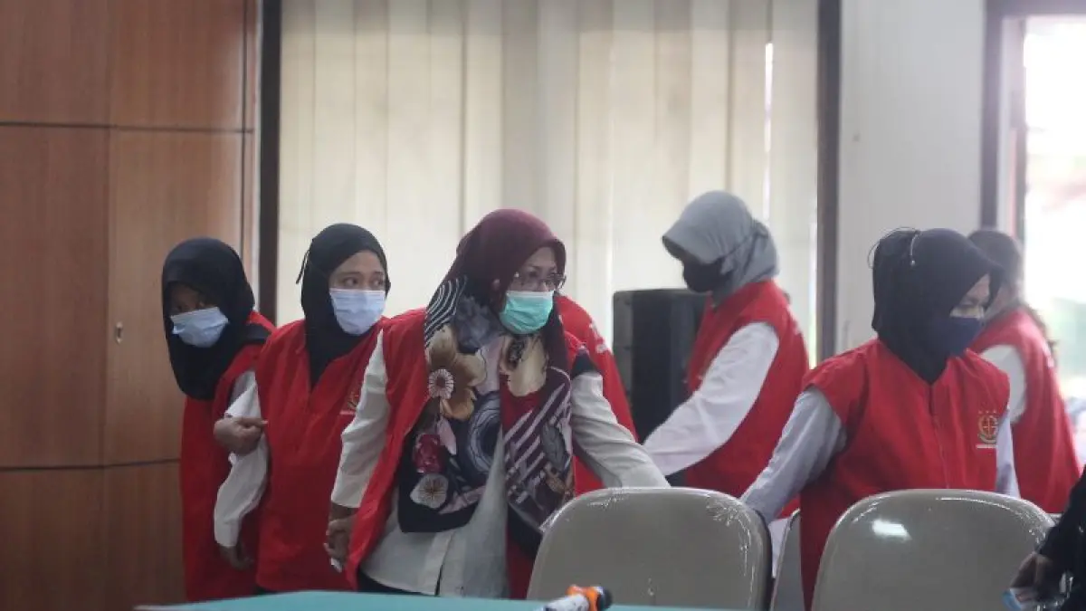 Sebelas terdakwa kasus dugaan kekerasan terhadap anak di Daycare Little Aresha menjalani sidang perdana dengan agenda pembacaan dakwaan di Pengadilan Negeri Jogjakarta Selasa (18/8). (Guntur Aga Tirtana/Radar Jogja)
