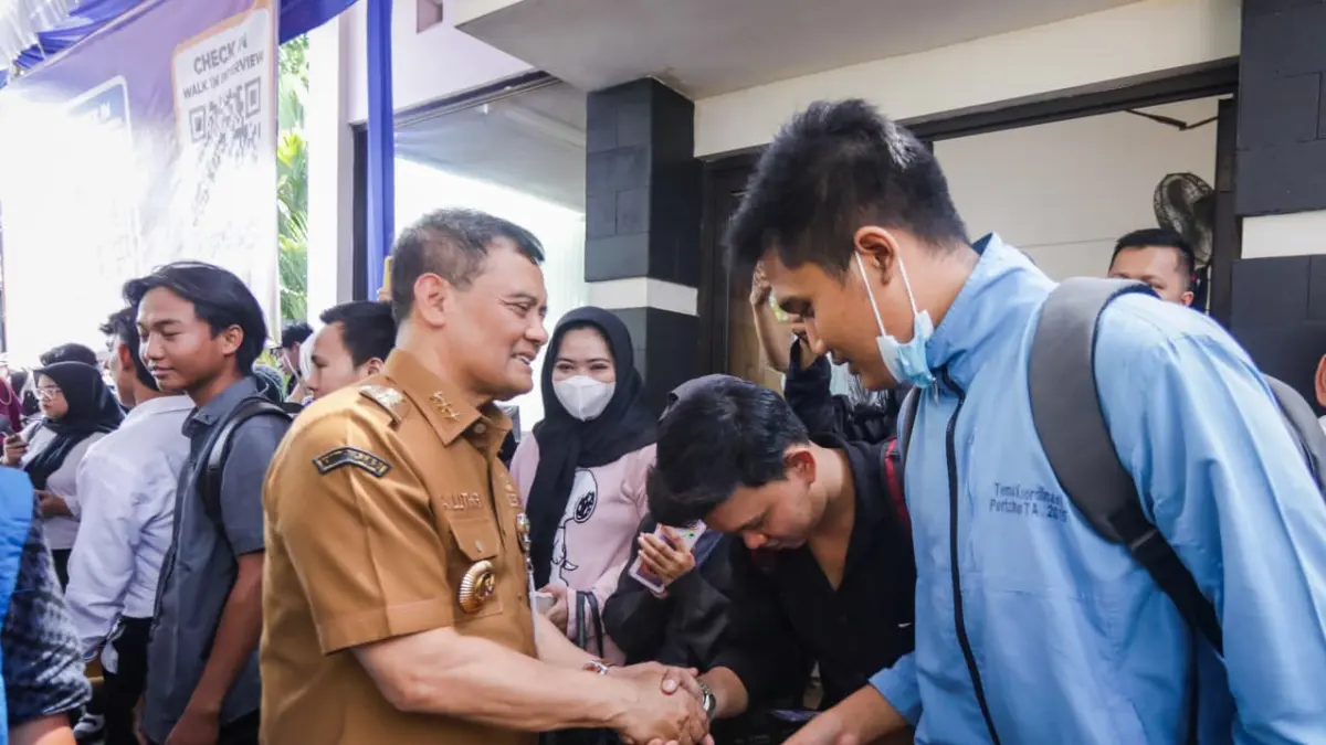 Gubernur Jateng Ahmad Luthfi saat menghadiri Job Fair 