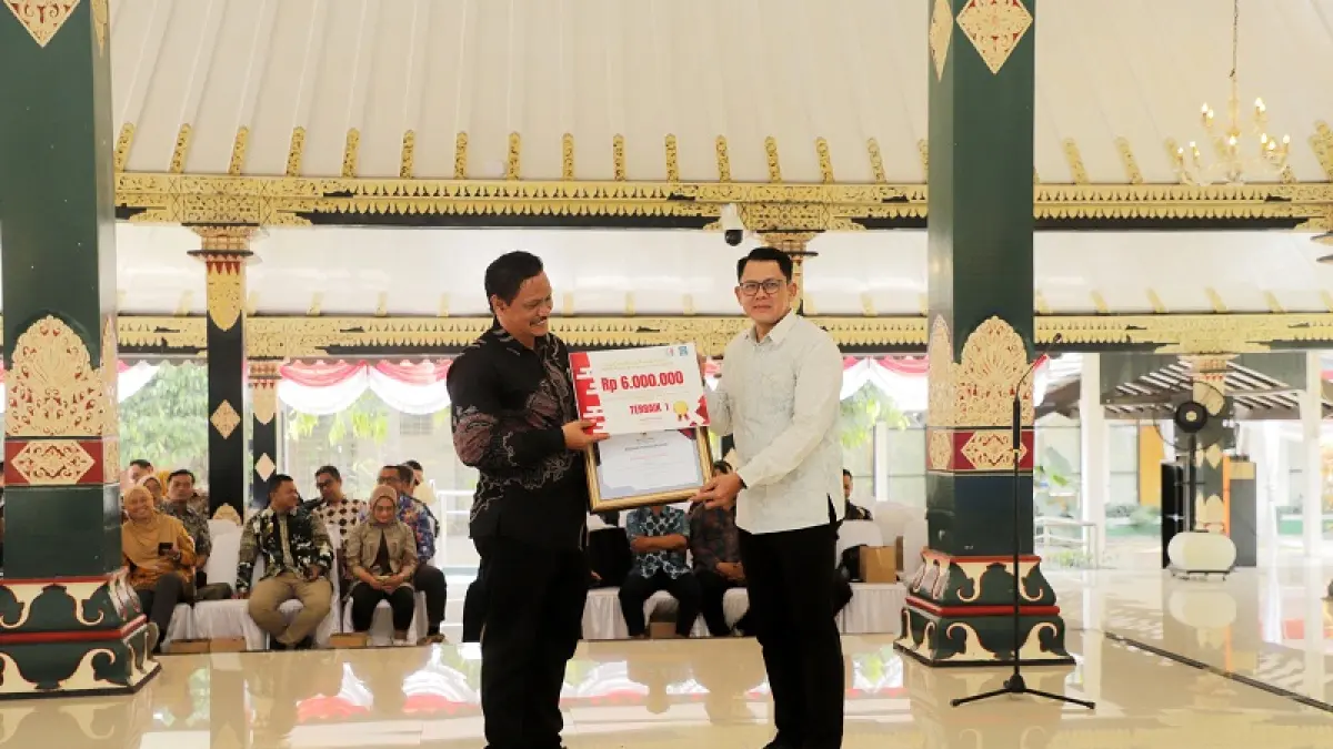 Penyerahan penghargaan JDIH Award. DOK. Prokompim Sleman