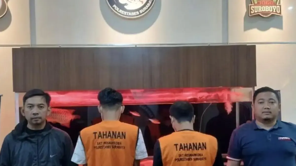 Satresnarkoba Polrestabes Surabaya membongkar jaringan peredaran sabu yang menggunakan sistem ranjau untuk mengirim narkotika dari Blitar ke Surabaya. (Humas Polrestabes Surabaya)