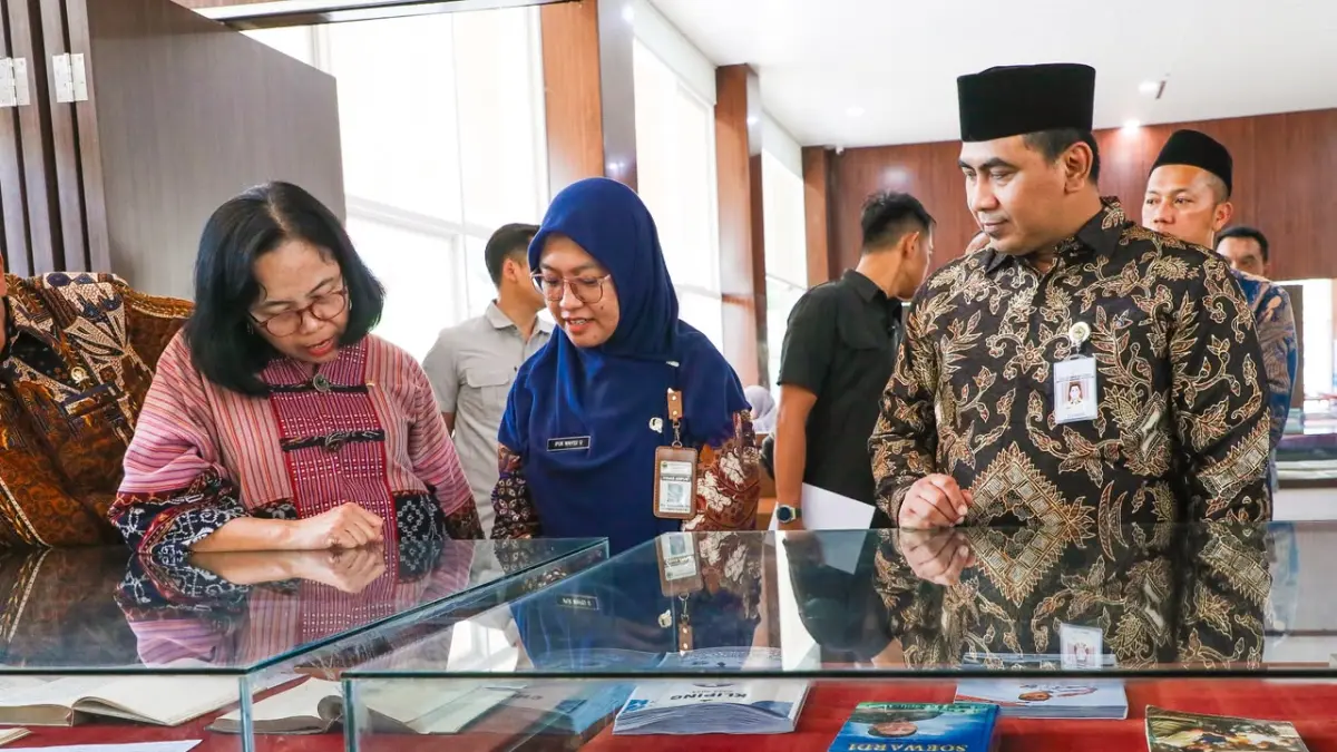 Taj Yasin saat mewakili Gubernur Jawa Tengah Ahmad Luthfi menerima Kunjungan Kerja Spesifik Komisi X DPR RI di Kantor Perpustakaan Daerah Provinsi Jawa Tengah, Semarang, Kamis (20/8/2026).
