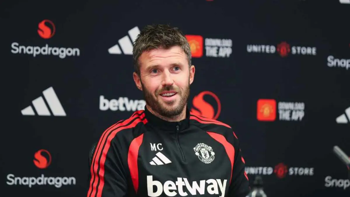 Michael Carrick tanggapi pernyataan Manchester United memiliki awal yang mudah di musim yang baru sebagai sebuah hal yang konyol.