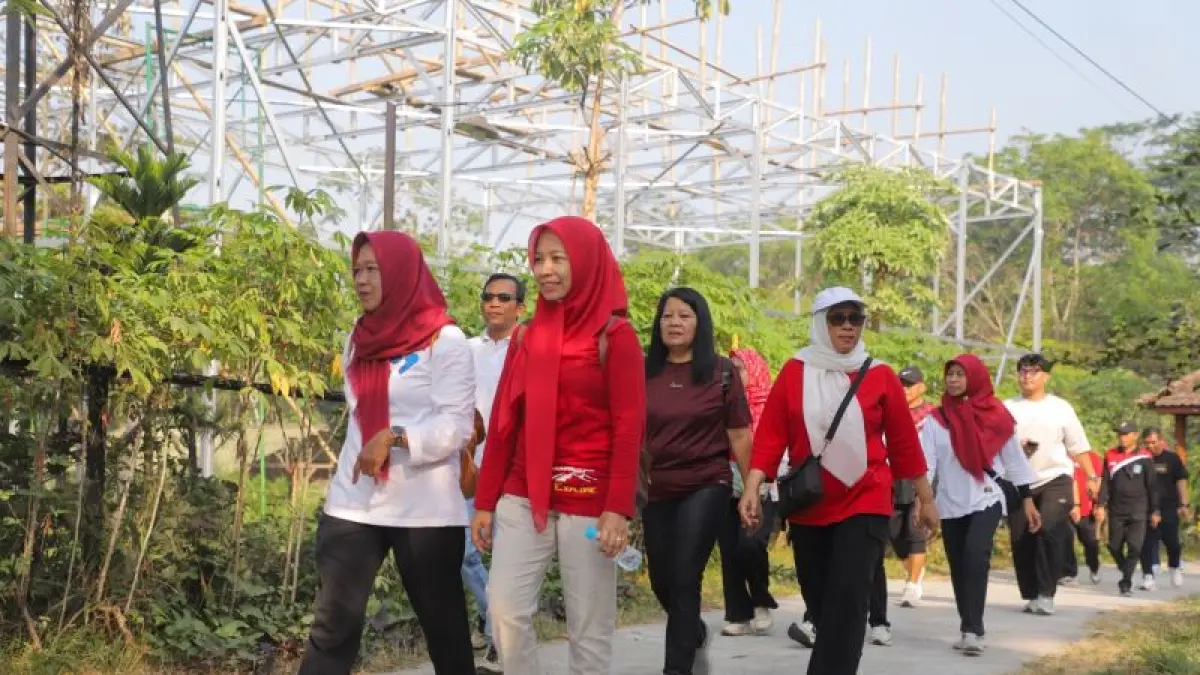 MOMENTUM: Masyarakat saat mengikuti Sleman Merdeka Fun Walk yang diselenggarakan Jumat (21/8). (Dokumentasi Prokompim Sleman)
&nbsp;