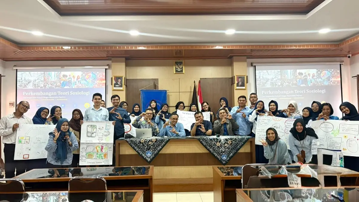 Para guru Sosiologi di kota Jogja mengikuti sesi workshop dan diskusi untuk memperkuat pembelajaran Sosiologi yang kontekstual. Dokumen pribadi narasumber