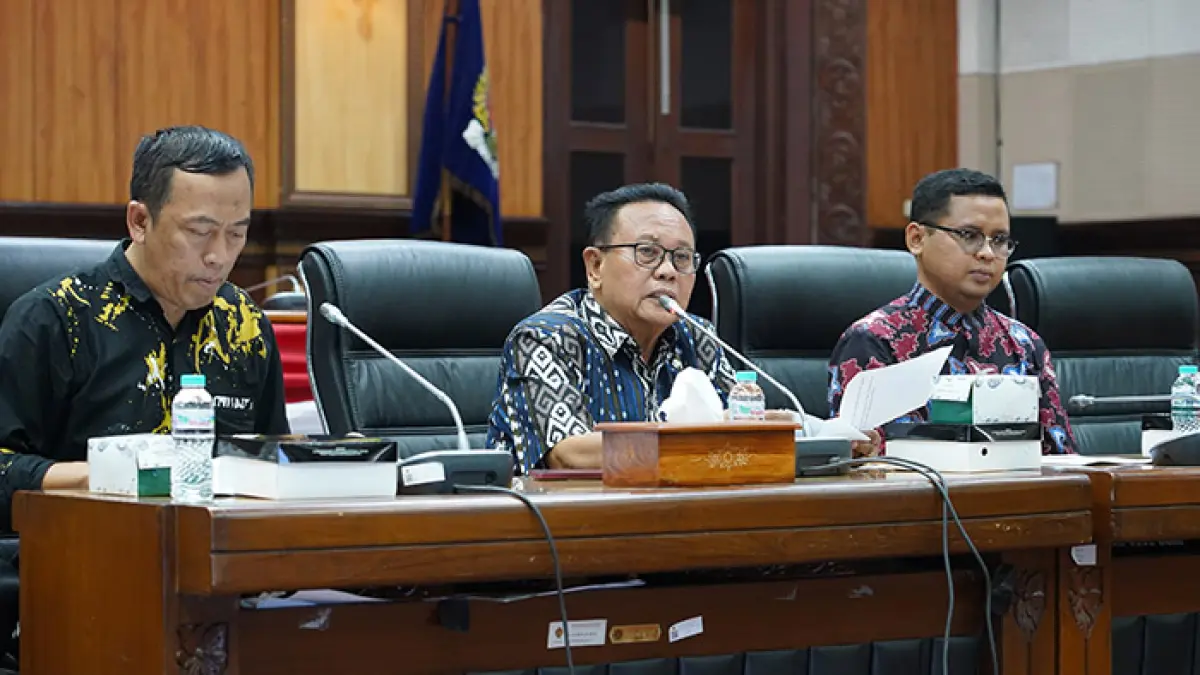 PENTINGNYA PARTISIPASI:&nbsp;Ketua DPRD DIY Nuryadi (tengah) berbicara dalam kegiatan inisiasi Forum Parlemen Nyawiji melibatkan berbagai elemen di gedung dewan, Jumat (21/8). (Istimewa)