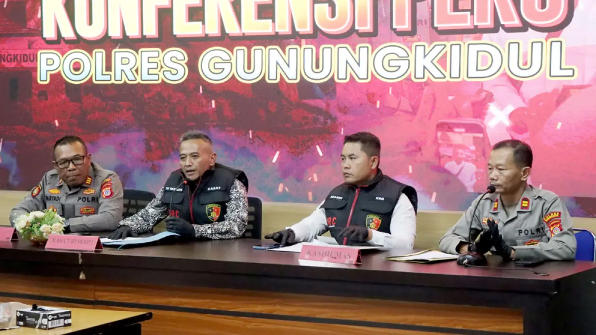 UNGKAP KASUS: Kasat Reskrim Polres Gunungkidul AKP Tri Hartanto saat menyampaikan pengungkapan kasus pembakaran MI YAPPI Natah kepada wartawan di Mapolres Gunungkidul, Jumat (21/8). (Dokumentasi Polres Gunungkidul)