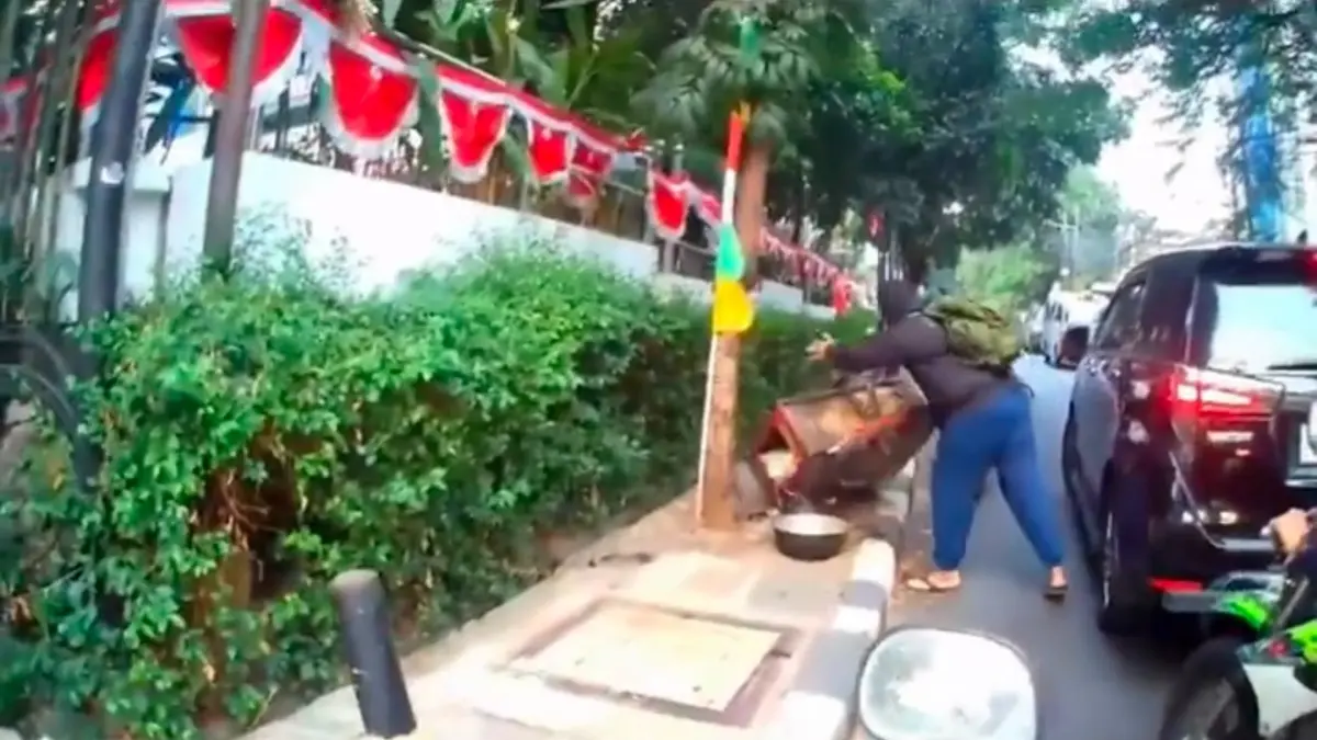Aksi pemotor di Jakarta Selatan yang memicu pro dan kontra. 