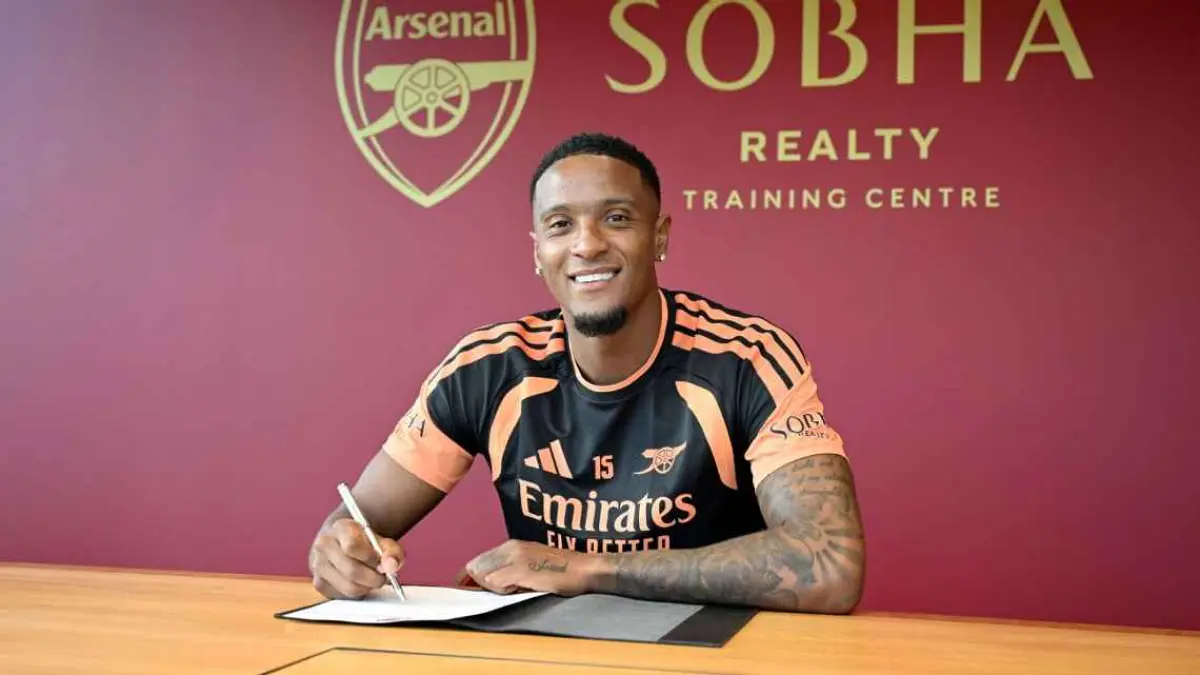 Ezri Konsa resmi menjadi pemain anyar Arsenal.