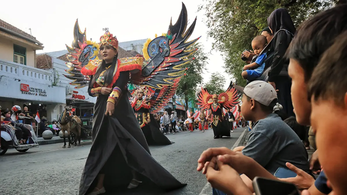 MERIAH: Suasana gelaran Jogja Fashion Carnival 2026 di kawasan Jalan Malioboro, Jogja, Sabtu (22/8/2026). (Foto: Elang Kharisma Dewangga/Radar Jogja)
