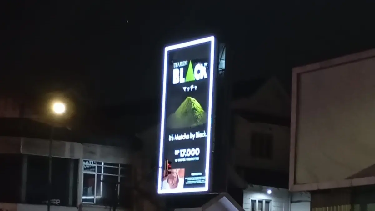 Reklame Iklan Rokok dipasang di Jalan Protokol Kota Jogja