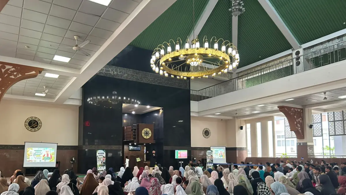 SDIT Luqman Al Hakim Yogyakarta dalam kegiatan Parenting Ayah dan Kajian Keluarga bertajuk “Bahagia di Dunia, Bersama di Surga” DI Masjid UIN Sunan Kalijaga Minggu (23/8). (ISTIMEWA)