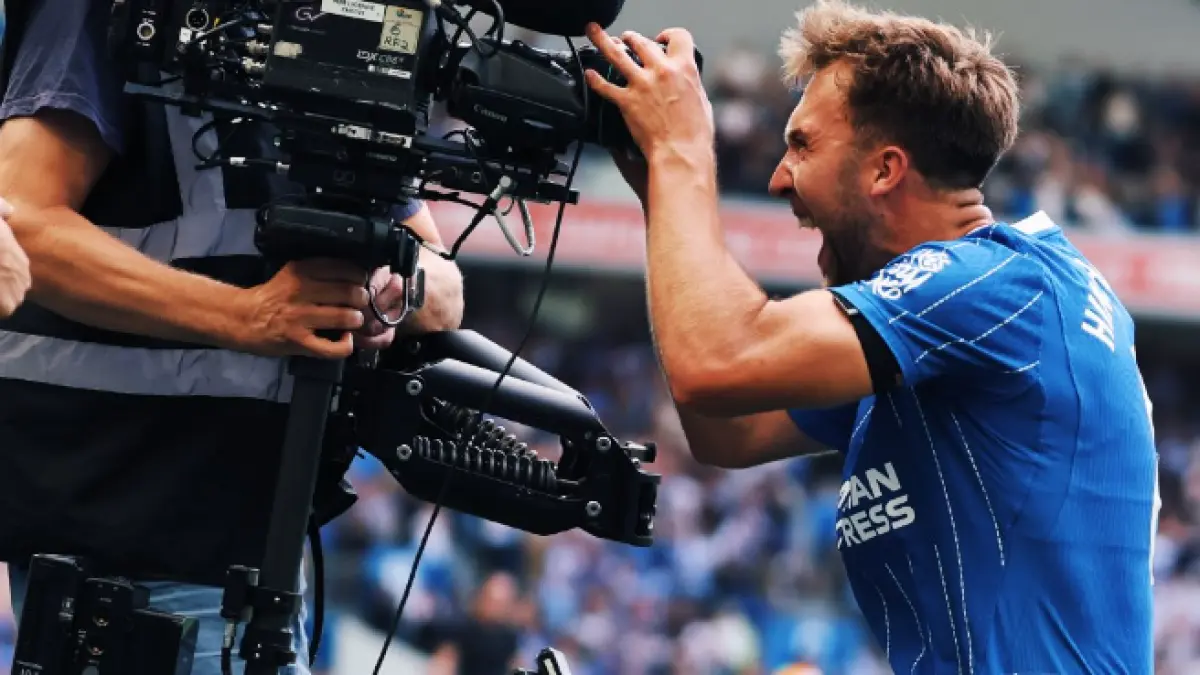 Selebrasi Jack Hinshelwood dalam kemenangan 4-0 Brighton atas Aston Villa.