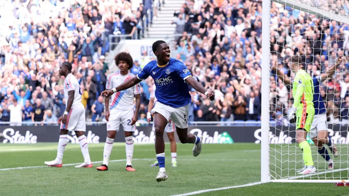 Selebrasi Thierno Barry setelah mencetak gol dalam kemenangan Everton atas Crystal Palace.