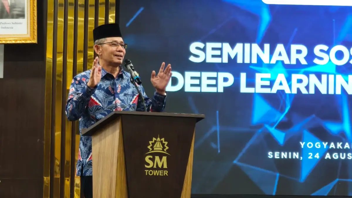Ketua Pimpinan Pusat Muhammadiyah Irwan Akib saat Sosialisasi Pembelajaran Mendalam dan Tes Kemampuan Akademik (TKA) di SM Tower Malioboro, Yogyakarta, Senin (24/8/2026). 