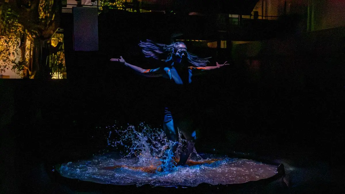 Pertunjukan Les Filles de la Mer (Daughters of the Sea) yang dibawakan kelompok seni asal Prancis, Artistique Théâtre, dalam rangkaian ARTJOG 2026