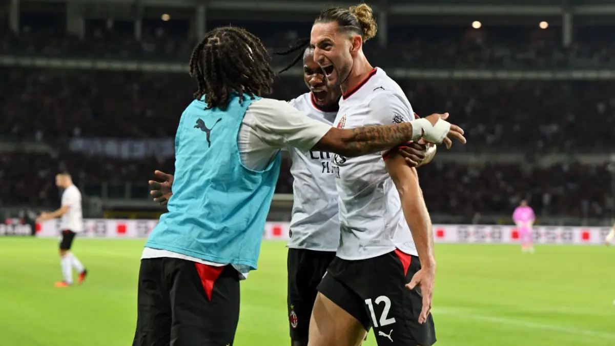 Selebrasi Adrien Rabiot setelah mencetak gol dalam kemenangan AC Milan atas Torino.