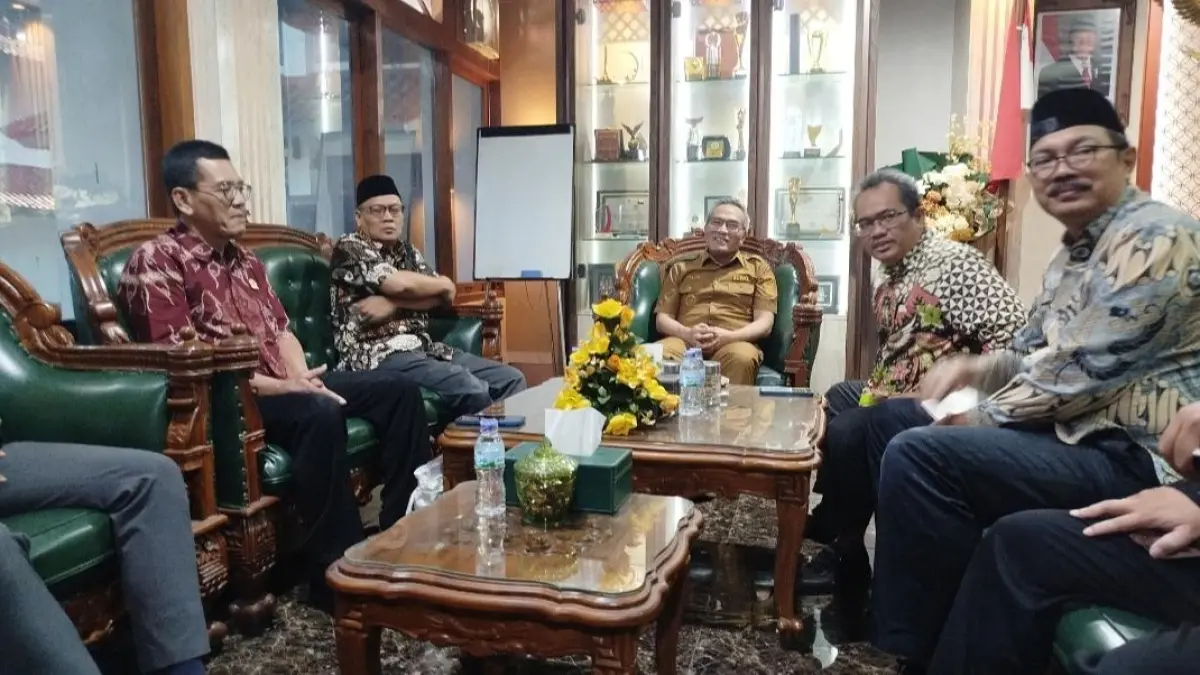 Bupati Bantul Abdul Halim Muslih menerima audiensi Tim Adhoc Pengusulan Wartawan Udin sebagai Pahlawan Nasional di Kantor Bupati Bantul, Senin (24 Agustus 2026). (Foto: iwa ikhwanudin/Radar Jogja) 