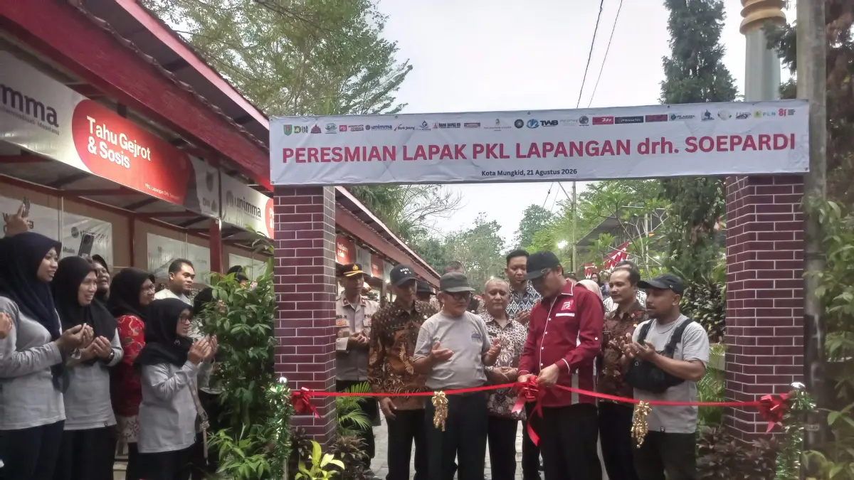 Para pedagang di kawasan Lapangan drh Soepardi kini menempati lapak baru.