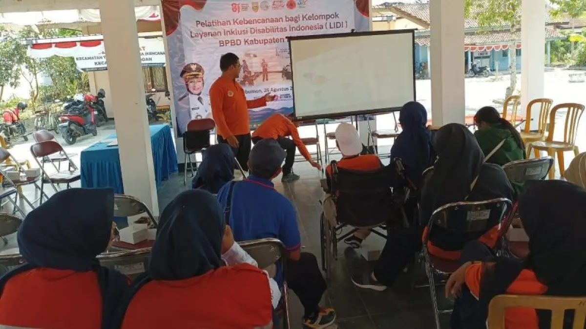 EDUKASI : Pemateri dari BPBD Kebumen memberikan pemahaman pentingnya mitigasi bencana bagi kelompok disabilitas. (M Hafied/Radar Jogja)