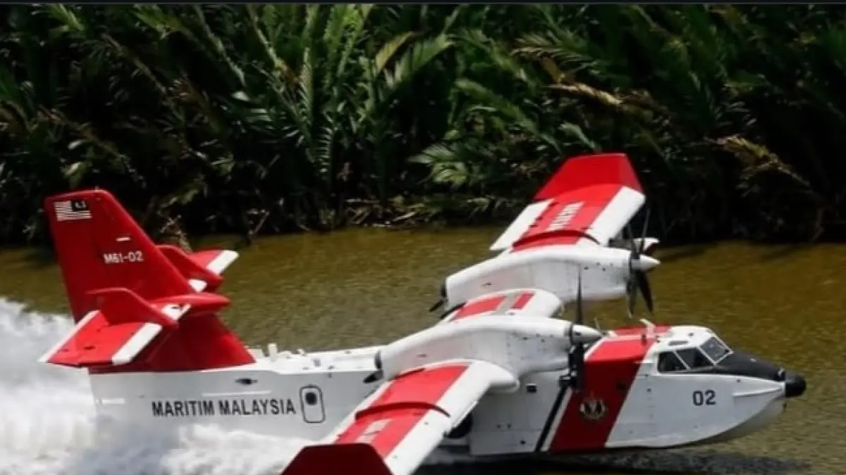 Pesawat amfibi Bombardier CL-415MP milik Agensi Penguatkuasaan Maritim Malaysia (APMM)