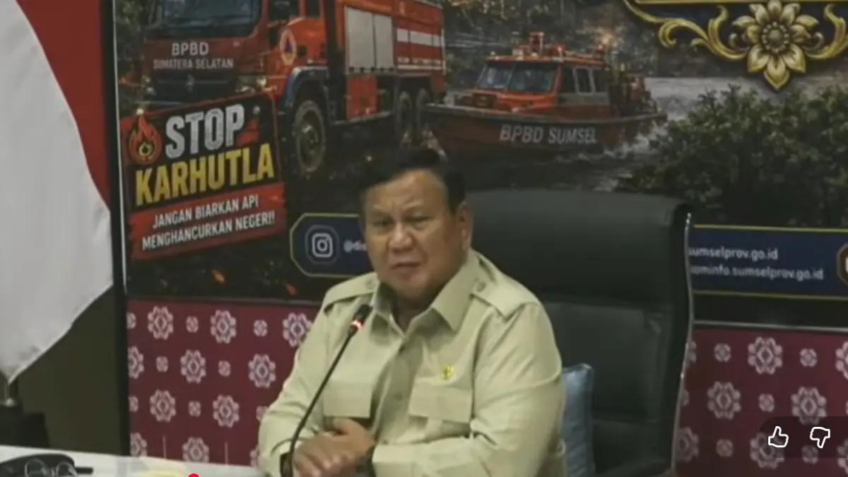 Presiden RI Prabowo Subianto saat memimpin rapat penanganan kebakaran hutan dan lahan (karhutla) di Palembang, Senin (24/8/2026). 
(Dok  Biro Pers, Media, dan Informasi Sekretariat Presiden)
